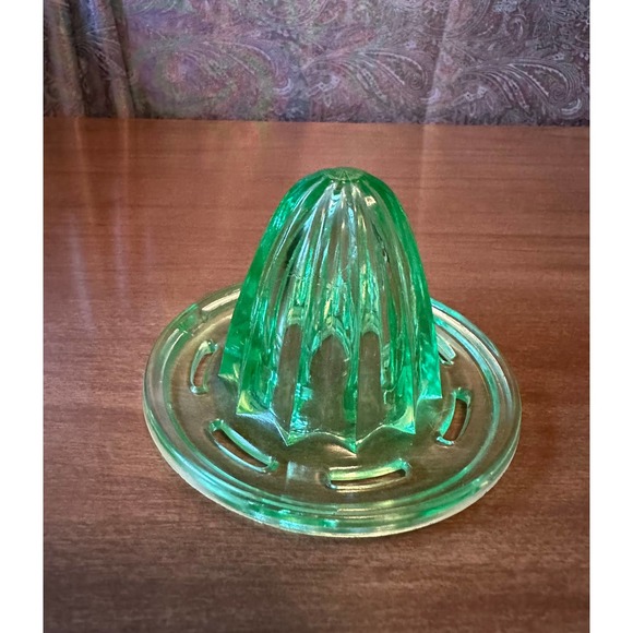 Vintage uranium glass reamer/juicer by u.s. glass co - Picture 10 of 10